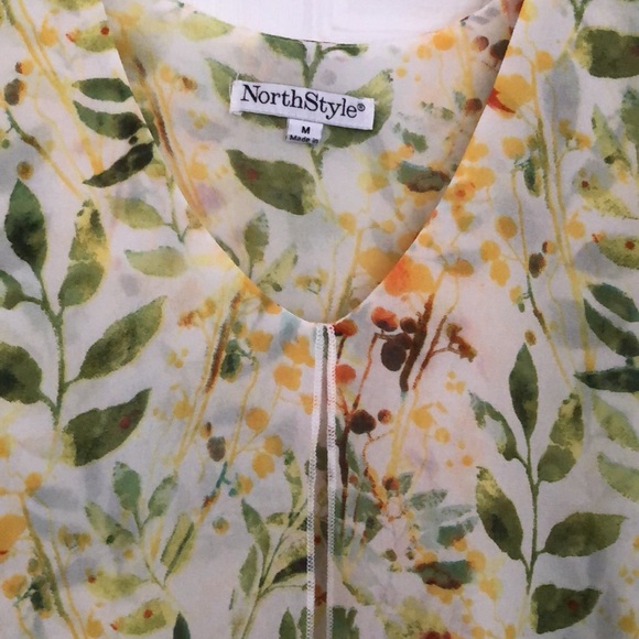 Gauzy light tiered sleeveless tunic - Picture 2 of 4